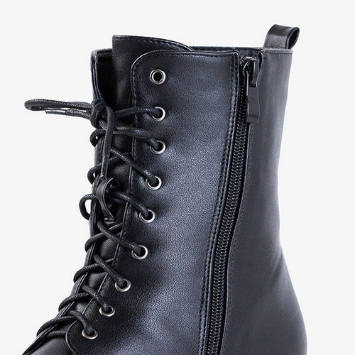 Жіночі чорні берци на плоскому каблуці з перлами Minot - Взуття