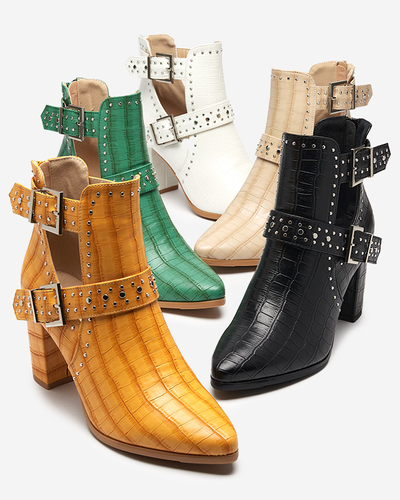 Bílé holínky na sloupku s výřezy a přezkami Masieo - Obuv