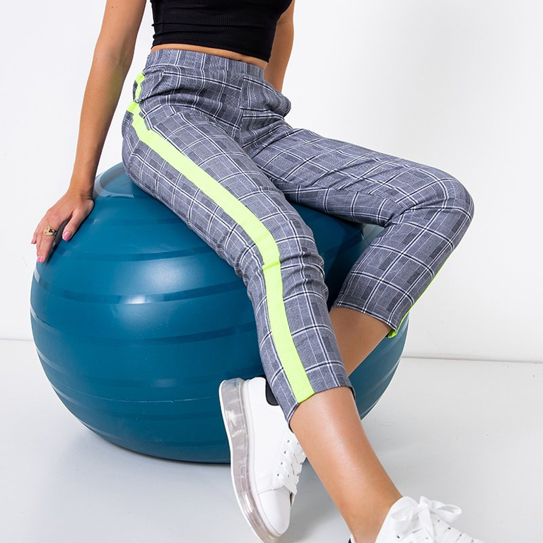 Šedé kostkované treggy s neonově žlutými pruhy - kalhoty