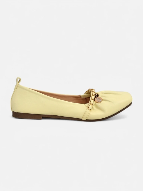 Жіночі балетки AURELIA Gialla з ланцюжком жовтого кольору, еко шкіра