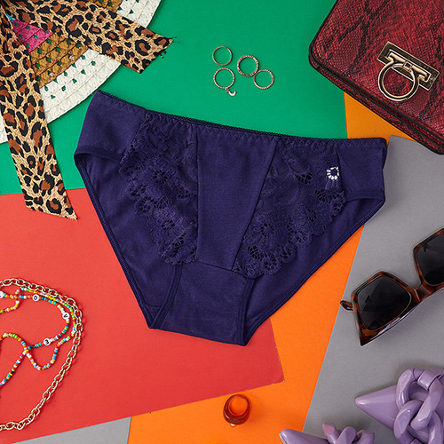 Темно-сині жіночі трусики з мереживом