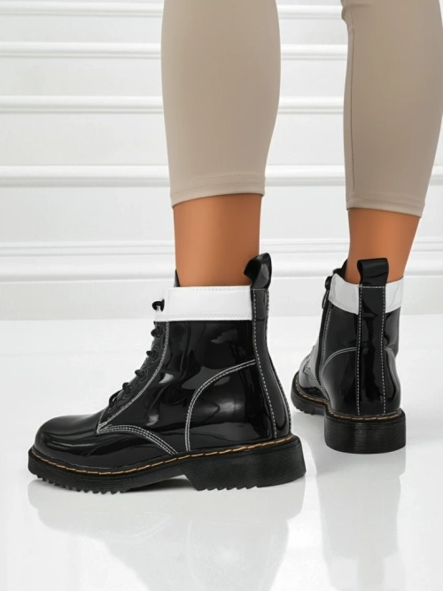 Жіночі ботильйони Perseida Nero з екологічної лакованої шкіри, на шнурівці