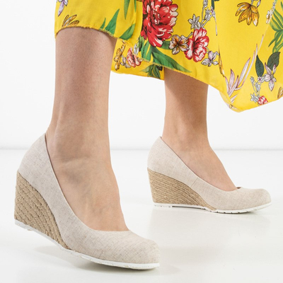 Dámské béžové lodičky v látkových klínech Selma - boty
