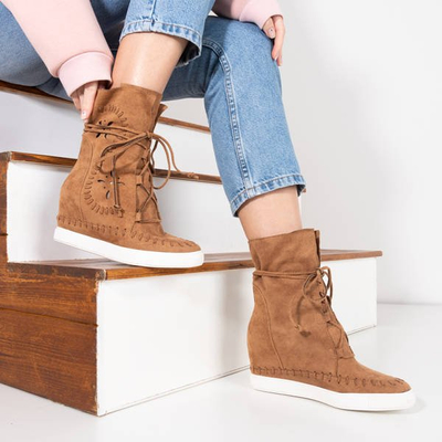 Коричневе жіноче взуття на прихованій танкетці Cinta