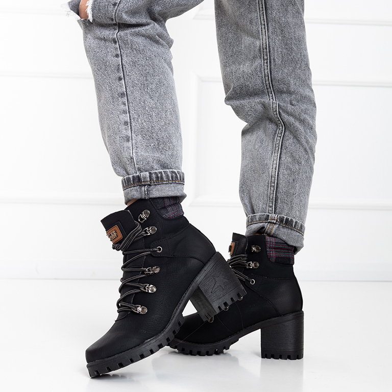 OUTLET Černé dámské kozačky na sloupku Royaltan - Obuv