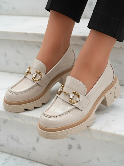 Лаковані бежеві жіночі мокасини з кристалами Inriw - Взуття