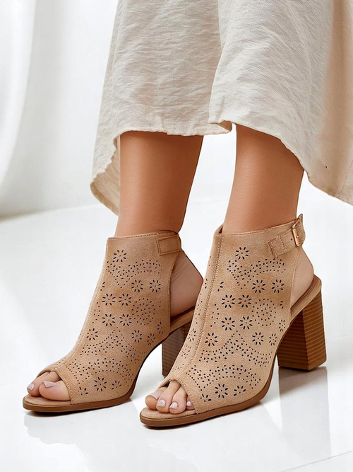 Royalfashion Жіночі босоніжки на широкому каблуці з вирізами Abetle