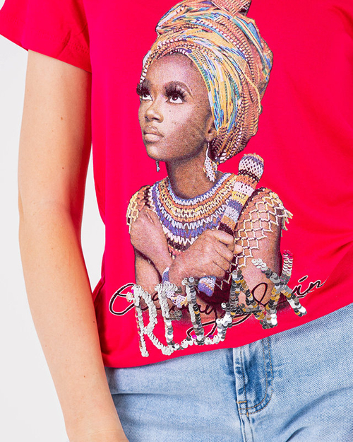 Жіноча футболка кольору фуксія з кольоровим принтом і паєтками