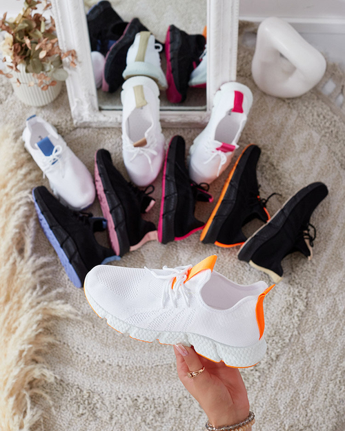 Білі жіночі кросівки з помаранчевими вставками Baym