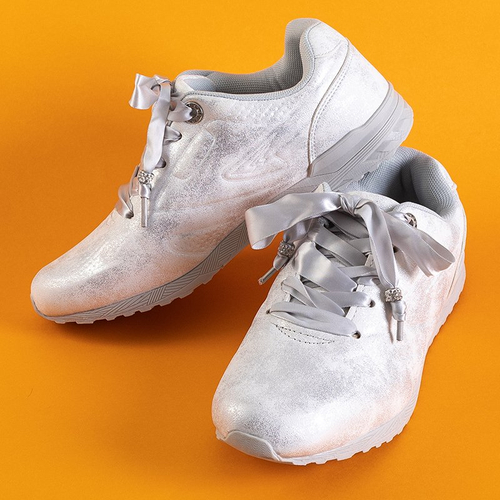 Світло-сірі жіночі кросівки з блискучим покриттям Simoli