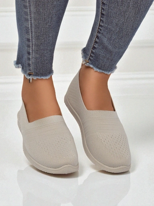Бежеві жіночі сліпони Callista - легке тканинне взуття на плоскій підошві