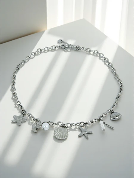 Náhrdelník Atena Charm Sea – zlaté amulety s mořskými motivy