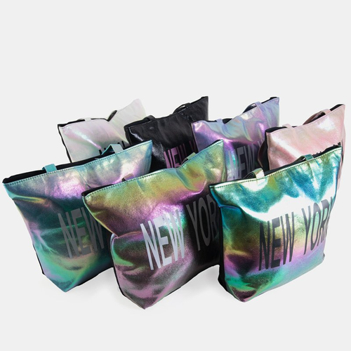 Біла жіноча сумка з написом