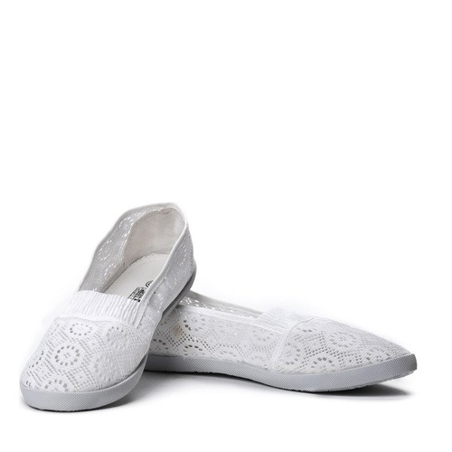 Białe ażurowe slip on - Obuwie