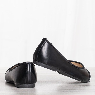 Černé baleríny s bílým prstem Larnaka - Obuv