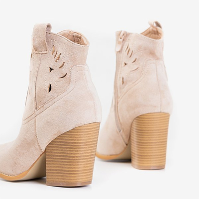 Бежеві ковбойські черевики ала на пост Бельє - Взуття