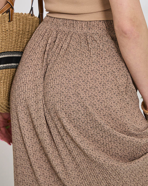 Світло-коричнева жіноча плісирована спідниця міді з візерунком - Одяг