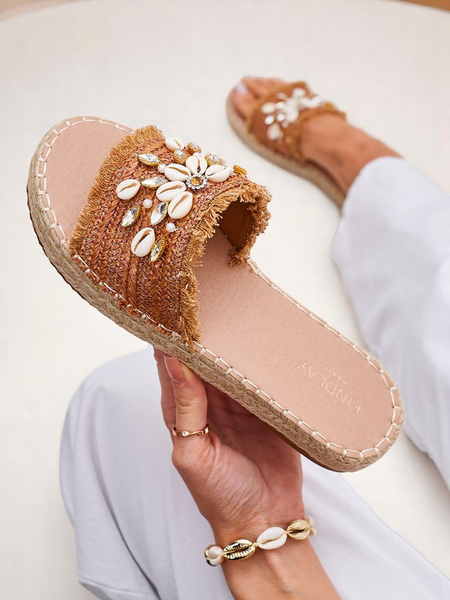 Sandály Royalfashion Callista Boho Camel na ploché platformě s mušlemi