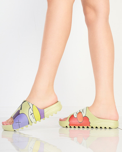 Зелені жіночі резинові шльопанці з принтом Pfizz