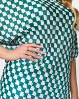 темно-зелений