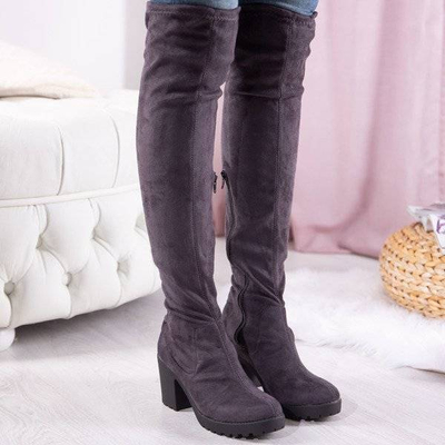 OUTLET Šedé boty na vyšším sloupku Moccalinea - obuv