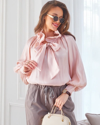 Royalfashion Lesklá dámská košile s dekorativním límcem