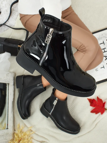 Лаковані ботильйони Calvera