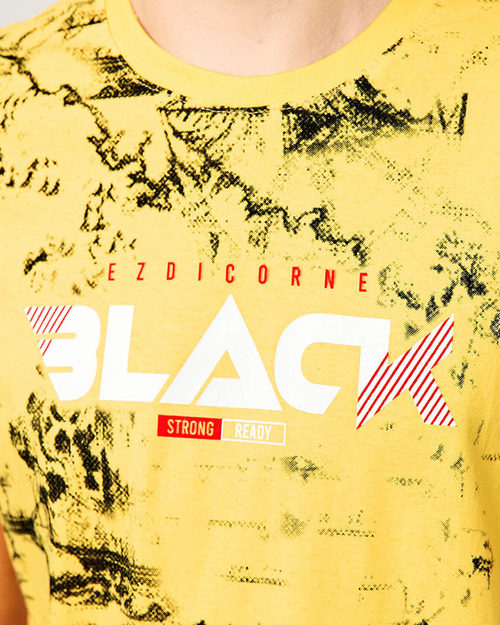 Жовта чоловіча футболка з принтом - Одяг