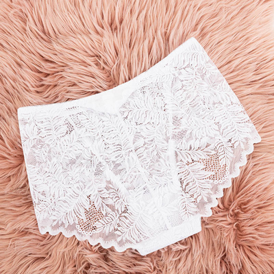 Bílé dámské krajkové kalhotky - Spodní prádlo
