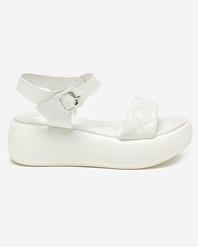 Dámské prošívané sandály na klínku z eko kůže v bílé barvě Baloui. Obuv