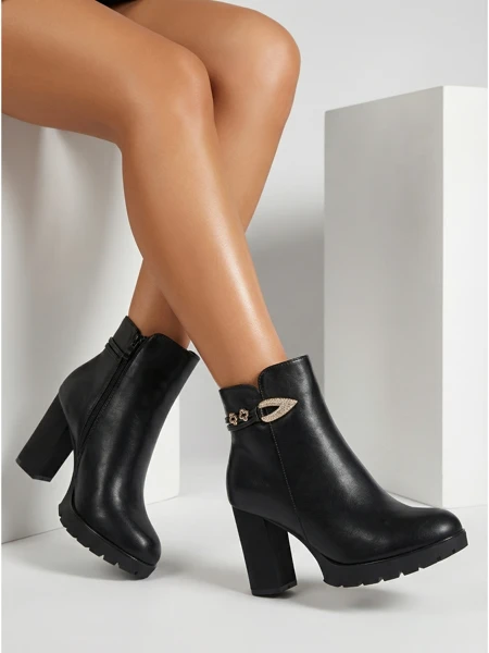 Dámské kotníkové boty z eko kůže na sloupku Sylvar