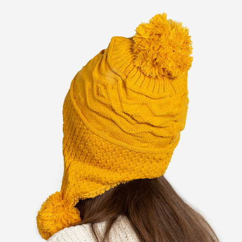 Жовта жіноча шапка з помпоном