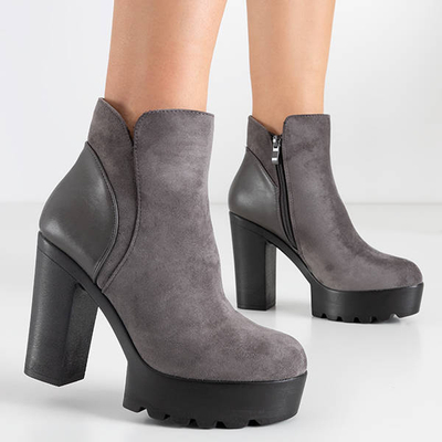 Сірі ботильйони на підборах Chofa - Взуття