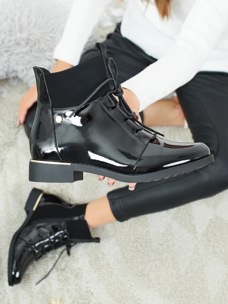 Lakované šněrovací dámské boty Avoria