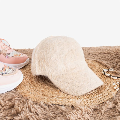 Kožich s kšiltem v béžové barvě - čepice