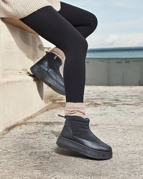 Жіночі снігоступи Royalfashion чорного кольору Fopinia