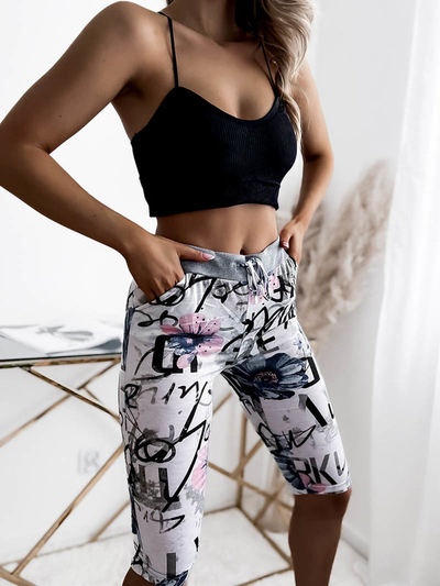 Bílomodré 3/4 dámské kraťasy s potiskem PLUS SIZE - Oblečení