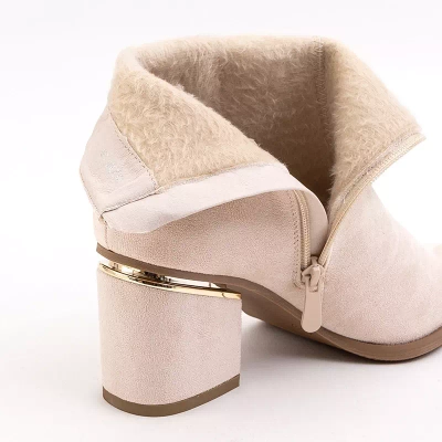 OUTLET Dámské béžové kozačky na nízkém sloupku Morax - Obuv