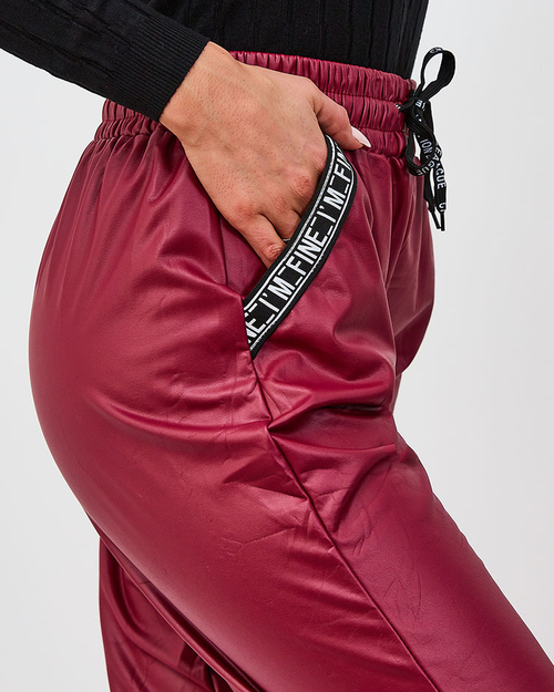 Royalfashion Вільні жіночі штани з екошкіри бордового кольору