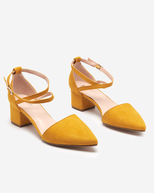 Жіночі босоніжки кольору гірчиці на каблуці Crisco