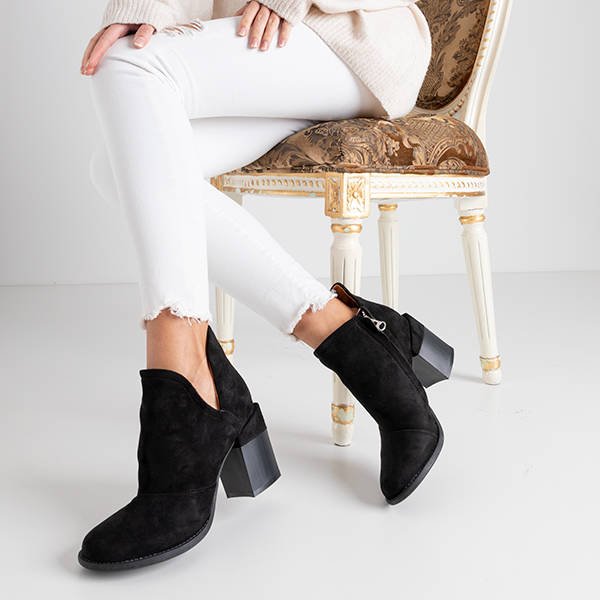 Černé dámské kotníkové boty s výřezy z Namibie - Obuv