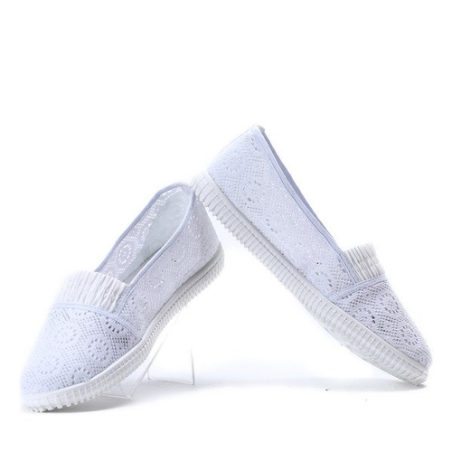 Białe slip on Baolikang- Obuwie