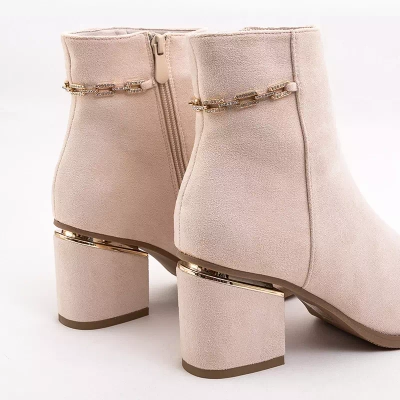 OUTLET Dámské béžové kozačky na nízkém sloupku Morax - Obuv