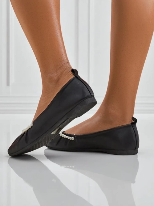 Балетки Callisto Nero – Чорні балетки з екошкіри з перлинками, плоский каблук