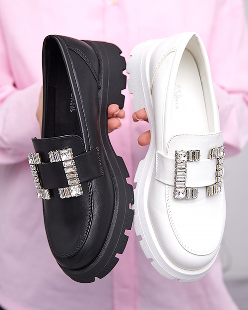 Білі матові жіночі туфлі зі сріблястою пряжкою Vusito - Взуття