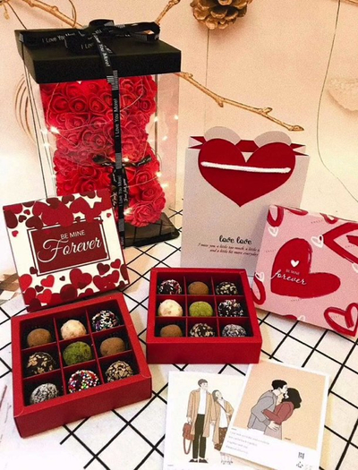 Červený medvěd s růžemi - Příslušenství