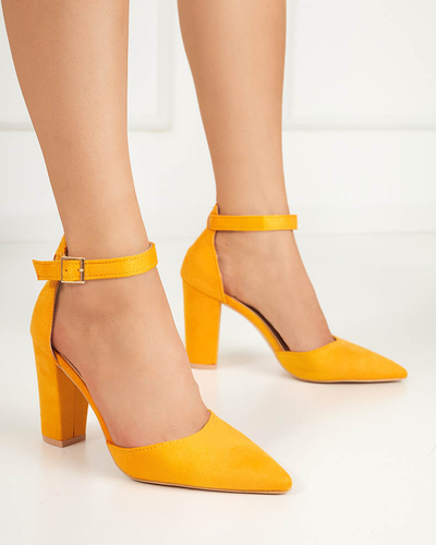 OUTLET Hořčičné dámské sandály na sloupku Kinotia - Obuv