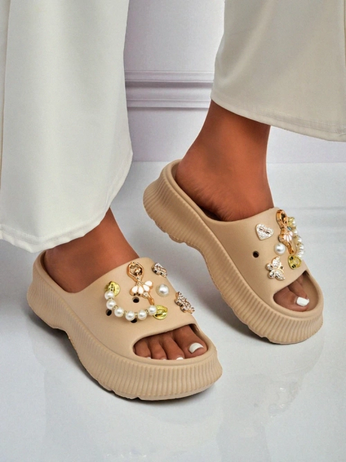 Royalfashion Жіночі гумові сандалі з декором Slash Glam