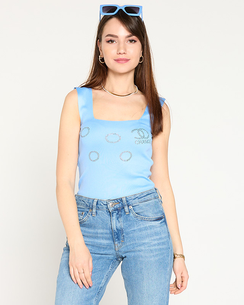 Ніжно-блакитний топ із золотистими цирконами