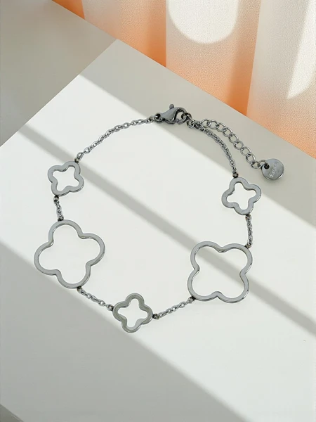Náramek Lira Flower s motivem čtyřlístku